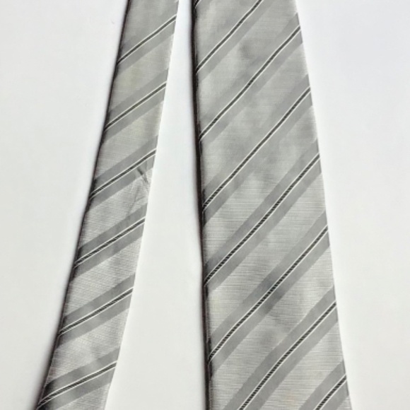 CANALI  light gray  colour striped Silk tie made in Italy 🇮🇹 - Picture 2 of 6